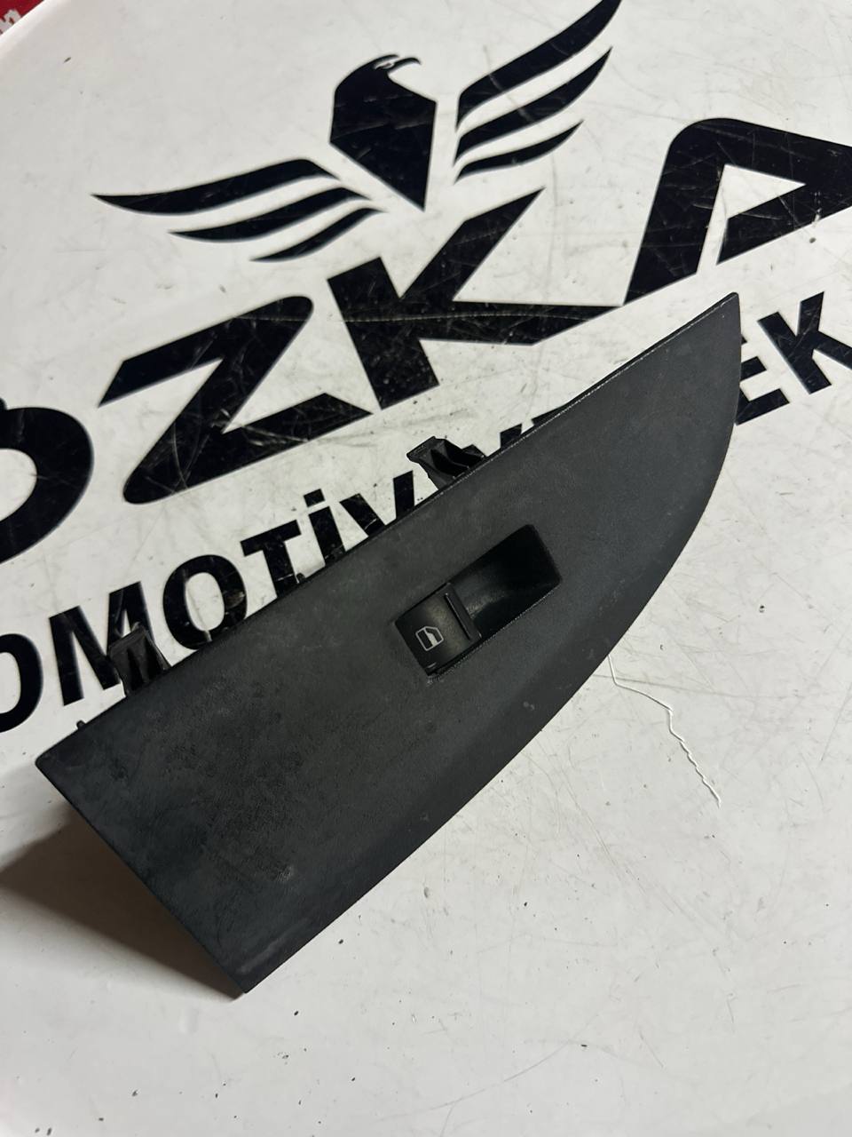 Seat Leon ve Altea Sağ Kapı Cam Açma Düğmesi (OEM: 1P1867172)