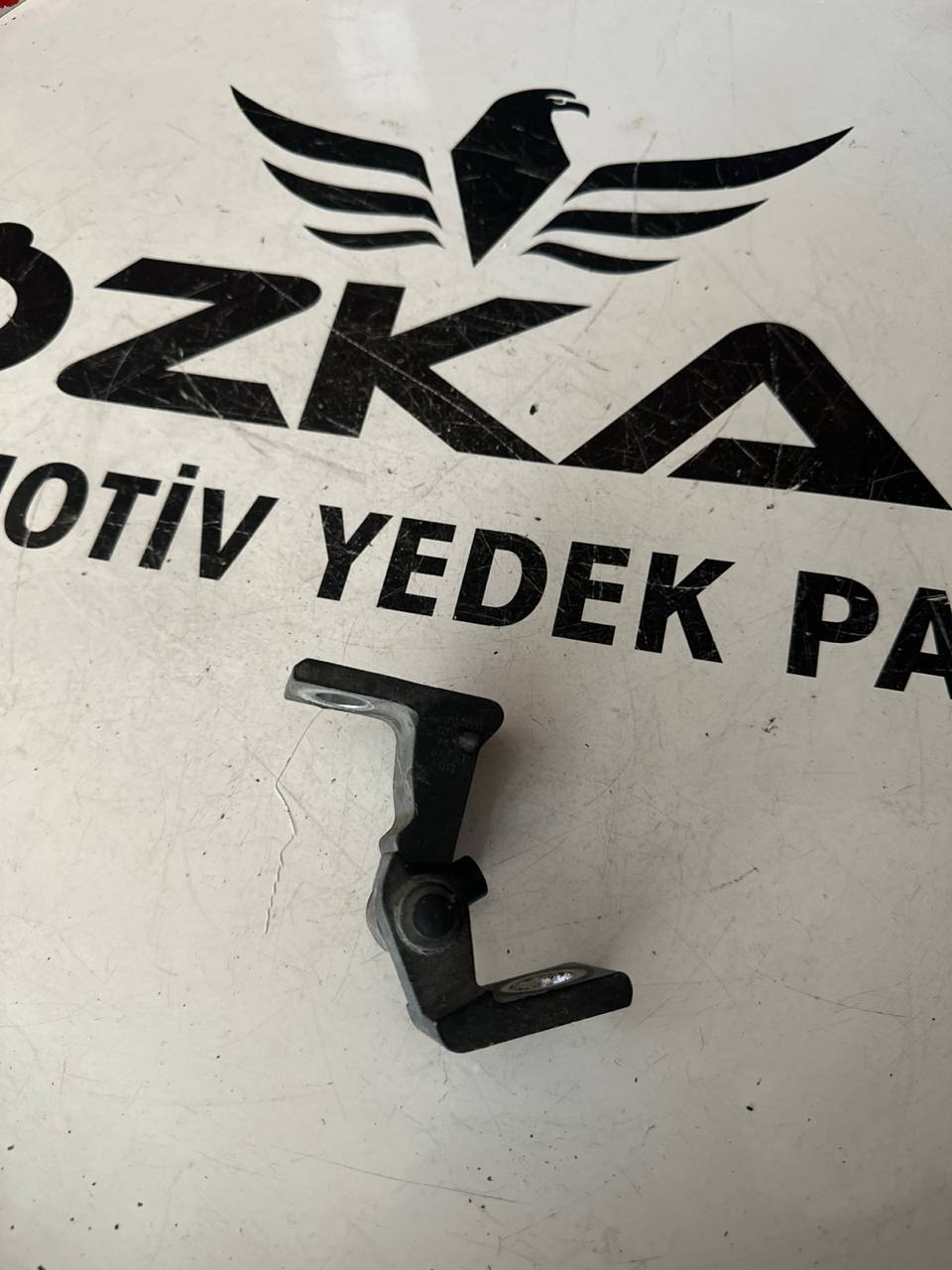 Audi A4 - VW Golf - VW Passat Sağ Kapı Menteşesi (OEM: 8K0831402D)
